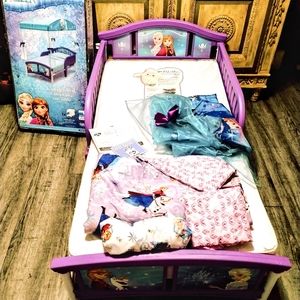 Frozen toddler bed & bedding